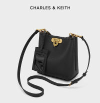 【Charles&Keith】纯色吊牌饰水桶包CK2-10782094